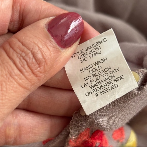 Fig and Flower Anthropologie Taupe Blouse with Vibrant Floral Embroidery - Picture 10 of 12